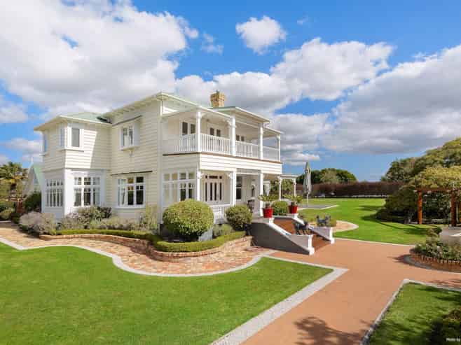 210 Clifton Road, Whitford