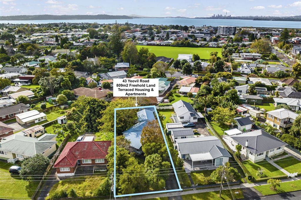 Property value 43 Yeovil Road, Te Atatu Peninsula realestate.co.nz
