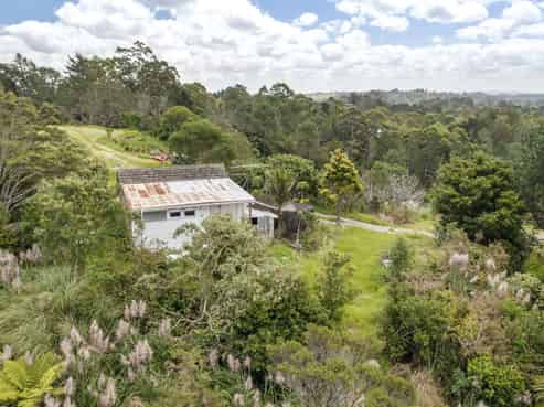 1201 East Coast Road, Redvale