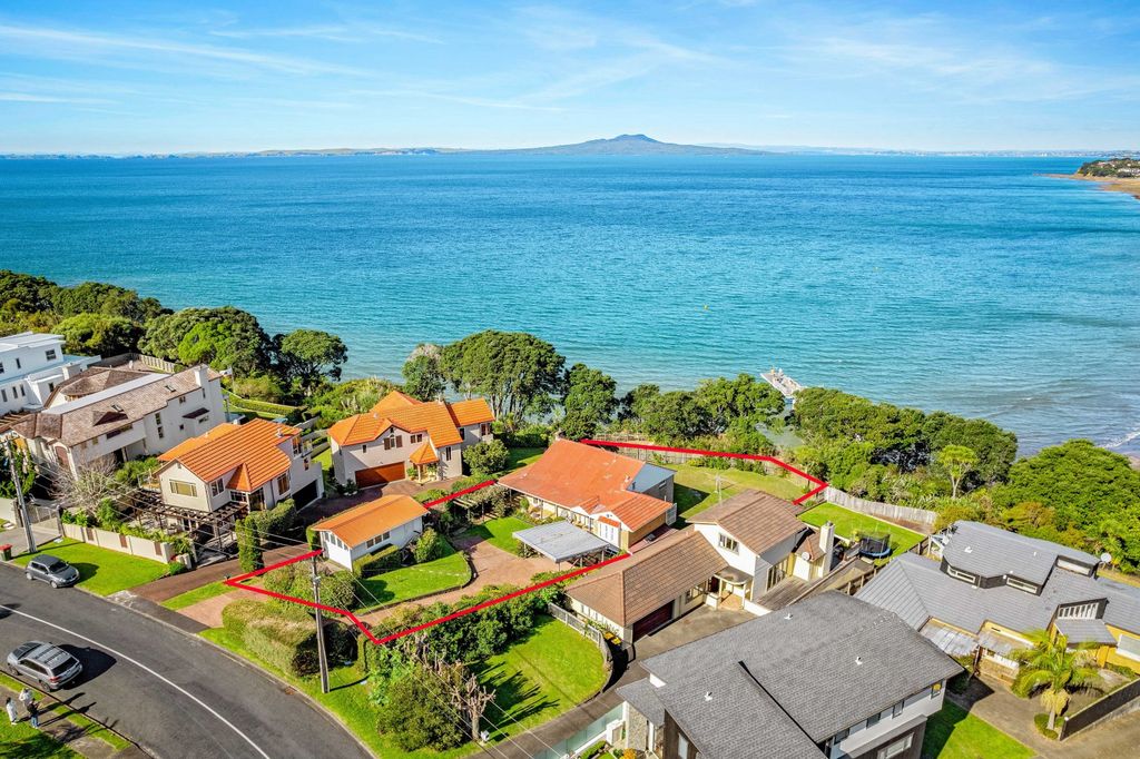Property value 5 Churchill Road, Murrays Bay realestate.co.nz