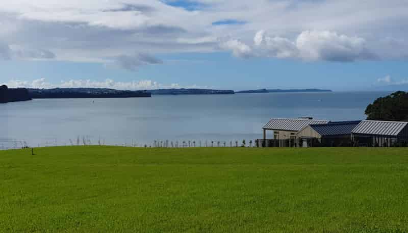 3 Takahuri Place, Okura Bush