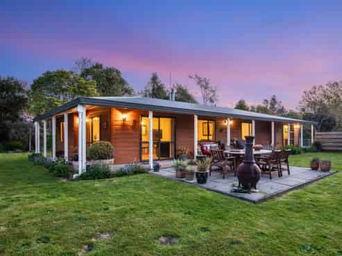 50B Katherine Mansfield Drive, Whitemans Valley