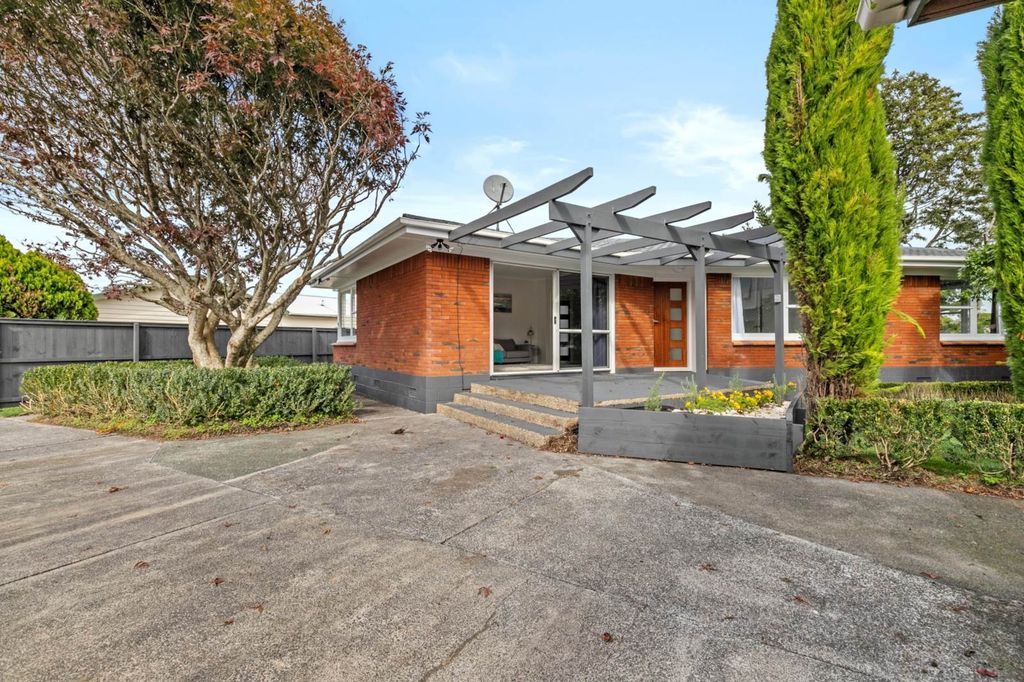 Sold 42B Russell Road, Manurewa realestate.co.nz
