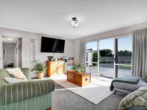 1043 South Road, Omata