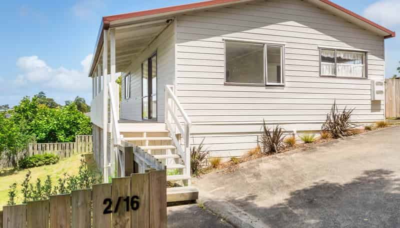 2/16 Normanton Street, Glenfield