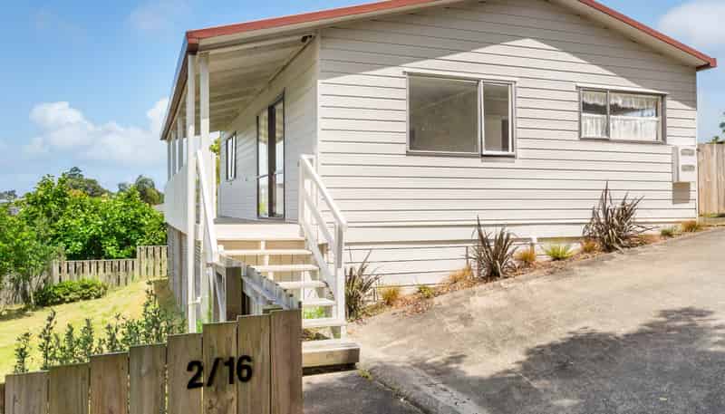 2/16 Normanton Street, Glenfield