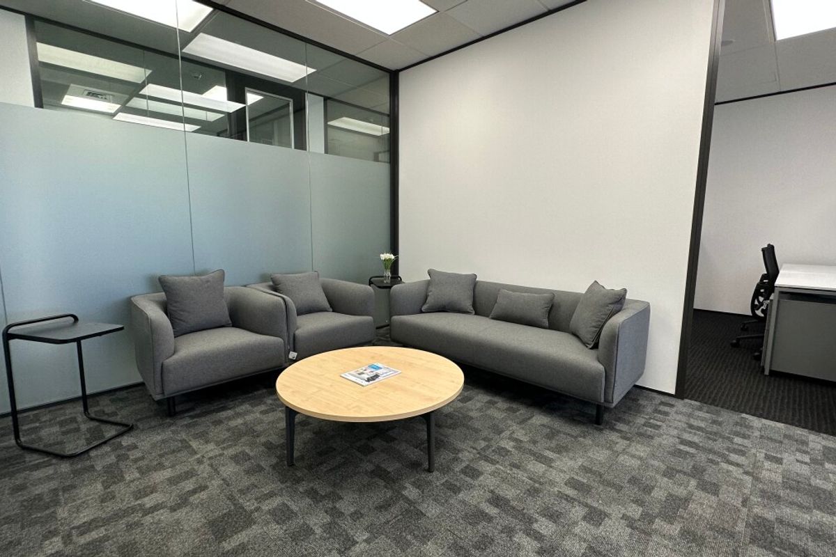 Large office suite with stunning harbour views - Vista 6