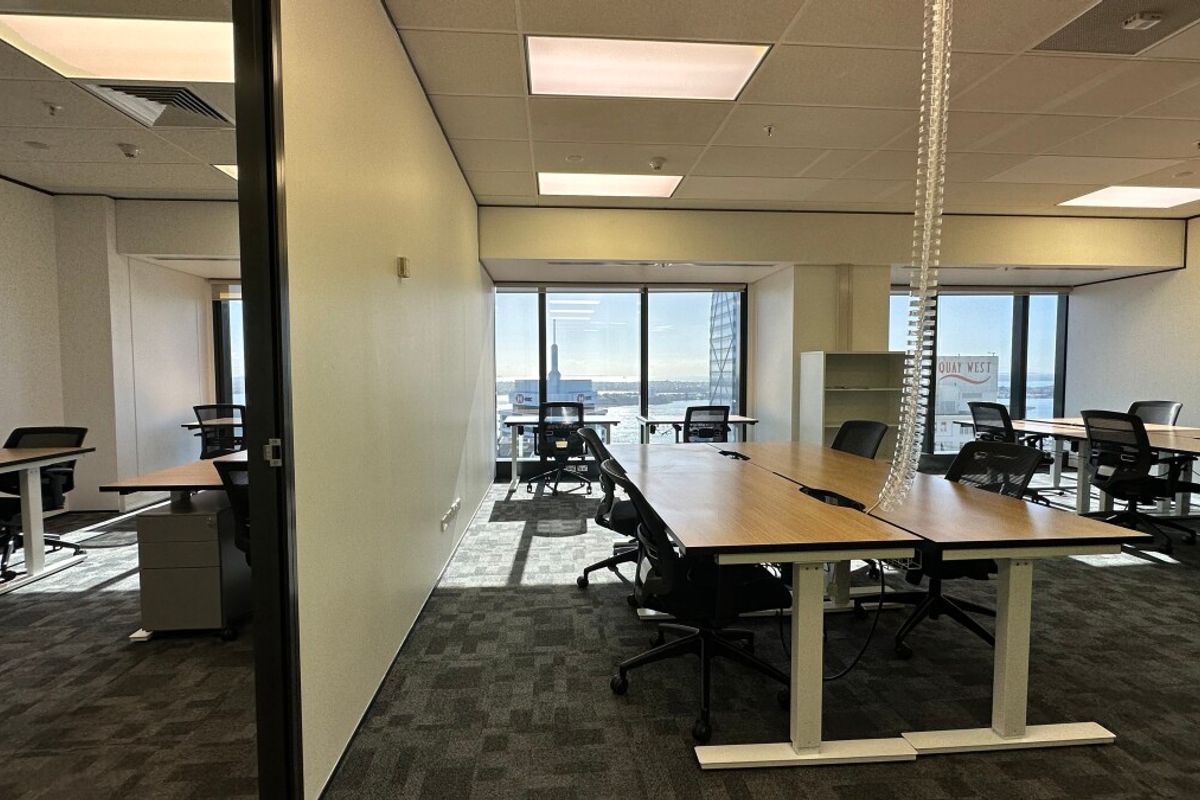 Large office suite with stunning harbour views - Vista 4