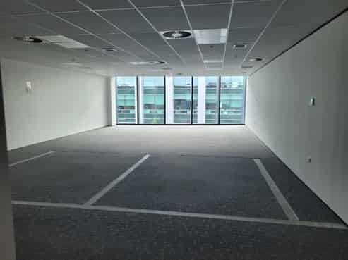 Premium Office in Vibrant Commercial Area