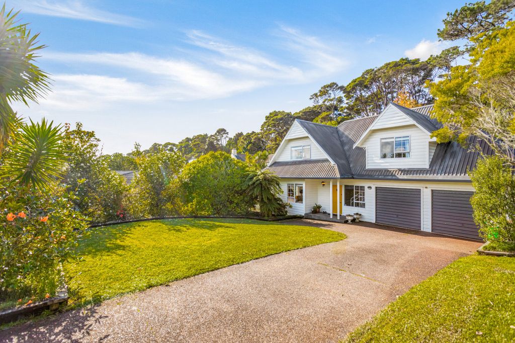 Property value 27 Woodfern Crescent, Titirangi realestate.co.nz