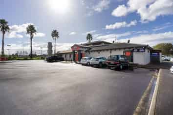 High profile Location with great modern tenant
