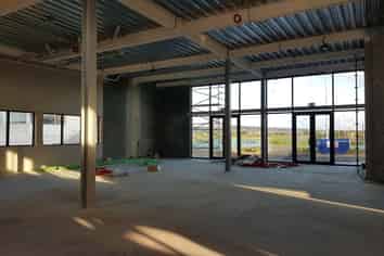 High visibility retail space on Ormiston Road