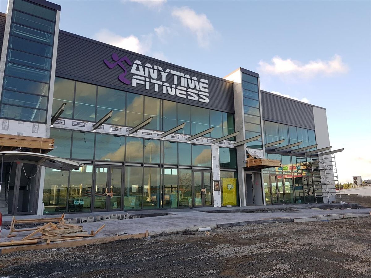 High visibility retail space on Ormiston Road