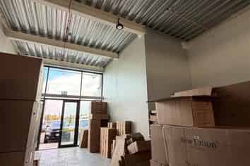 High visibility retail space on Ormiston Road