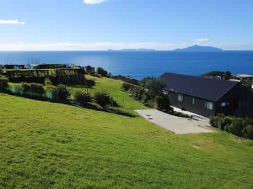 1050 Cove Road, Langs Beach