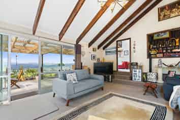 72 Mountain Road, Pukehangi
