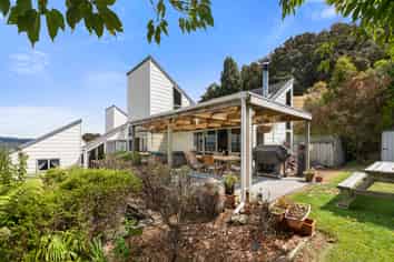 72 Mountain Road, Pukehangi