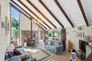 72 Mountain Road, Pukehangi