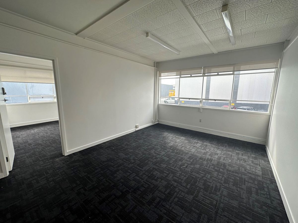 Newly Refurbished Ground Floor Office - Mehr