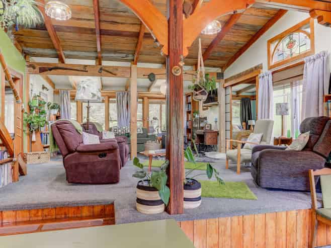 3081 Whanganui River Road, Parikino
