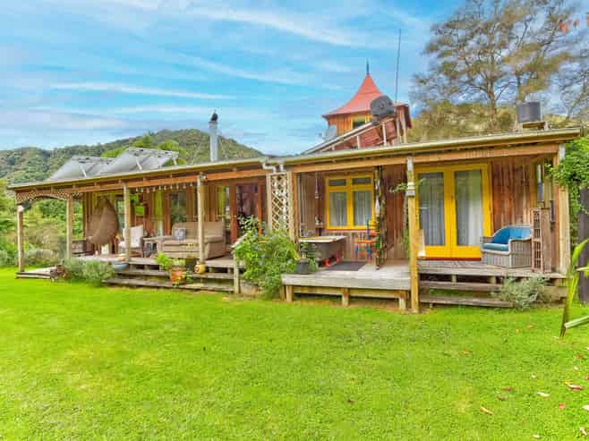 3081 Whanganui River Road, Parikino