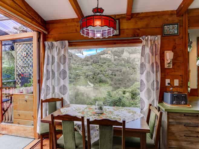 3081 Whanganui River Road, Parikino