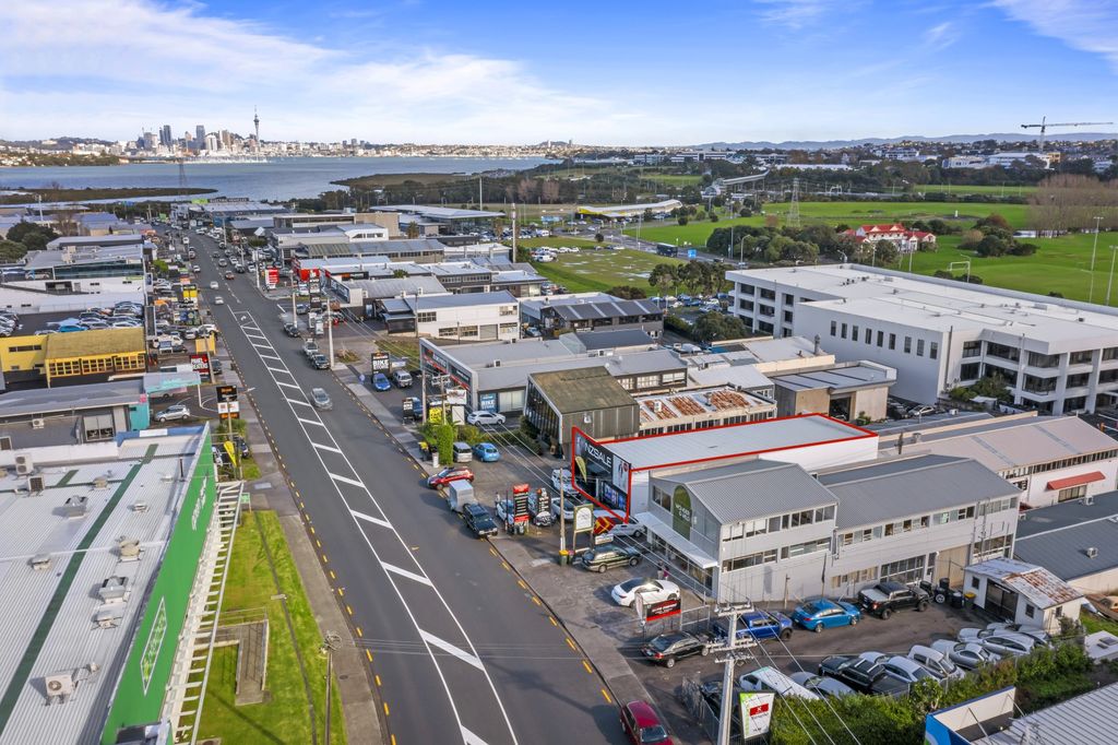 Property value 25 Barrys Point Road, Takapuna realestate.co.nz