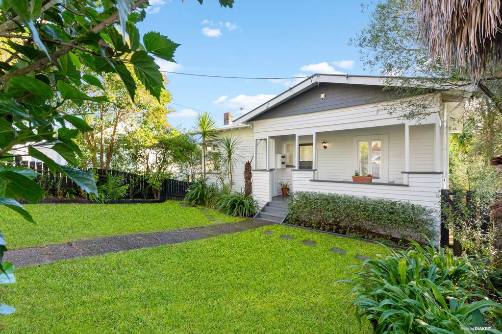 Property value 10 Pine Street, New Lynn realestate.co.nz