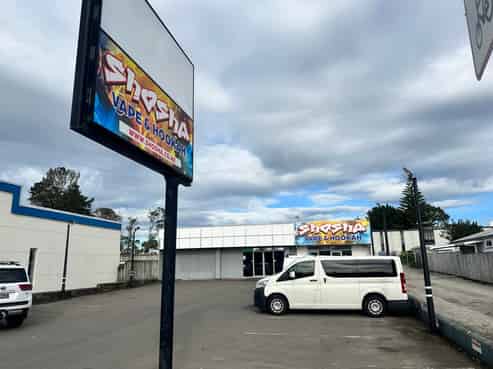 High profile retail with generous parking