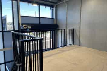 Mutil-use office and warehouse space