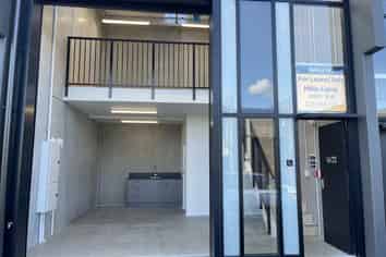 Mutil-use office and warehouse space