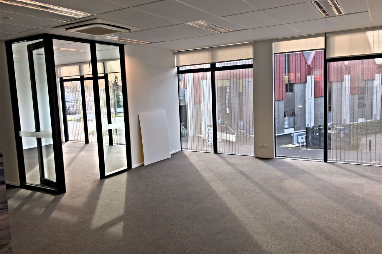 Architecturally Designed Office - Vista 6