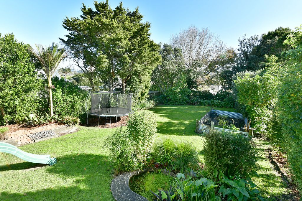 Sold 12 Foster Crescent, Snells Beach realestate.co.nz