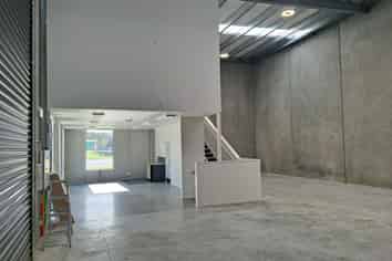 For Lease - Warehouse Unit in Riverhead - Rodney