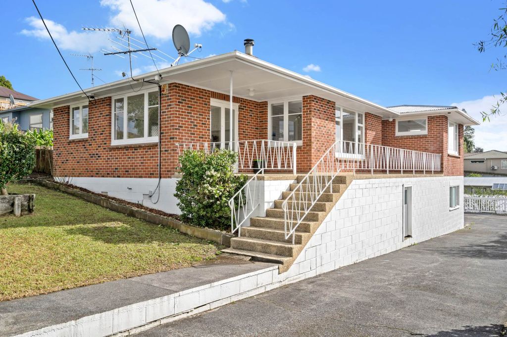 Property value 2 Helena Street, Massey realestate.co.nz