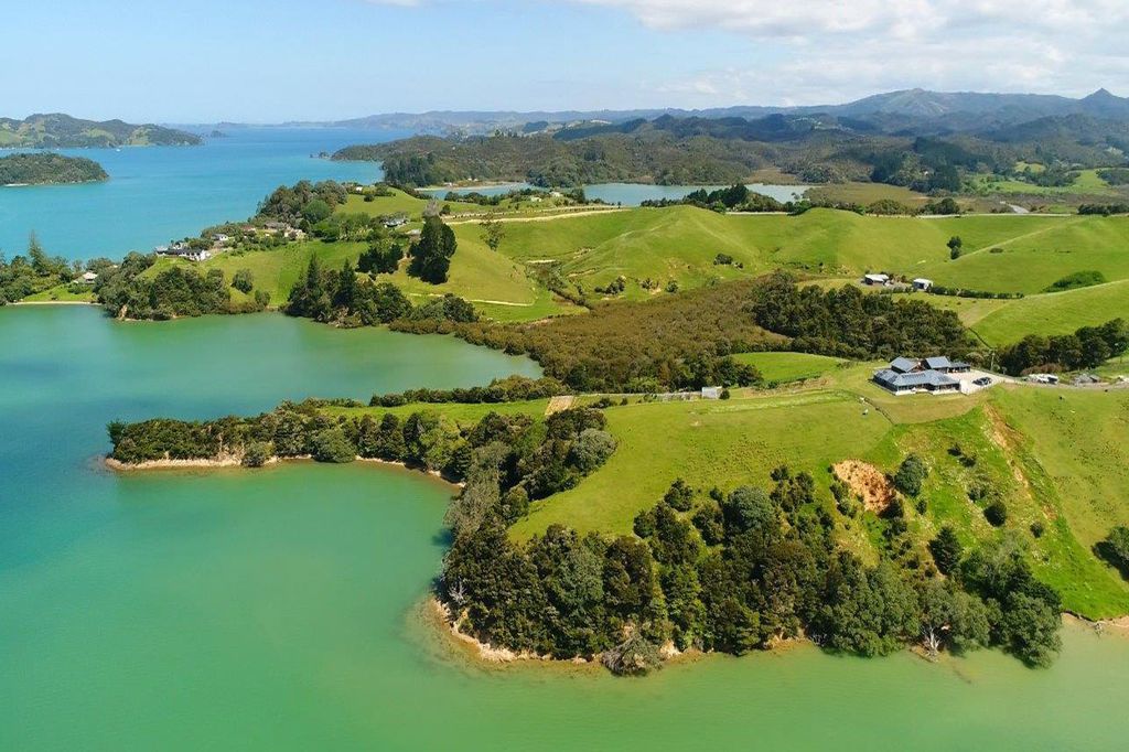 Sold 9 Whangaruru Wharf Road, Oakura Coast realestate.co.nz