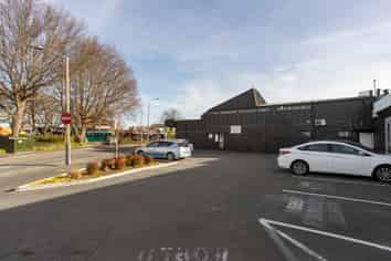 High-Visibility Retail/Office Space