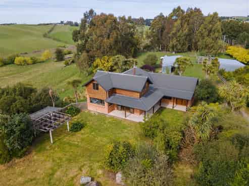 531 Doake Road, Levels