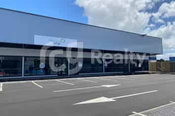 BRAND NEW RETAIL COMPLEX IN PANMURE