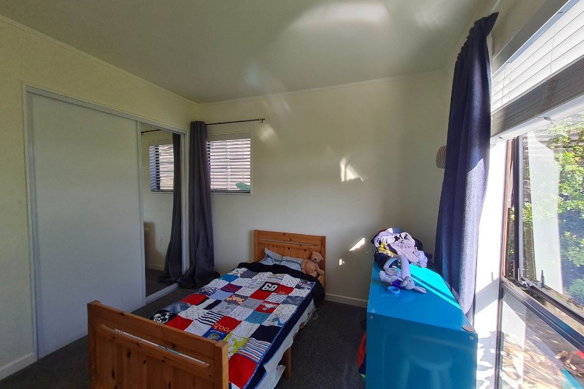 3 bedrooms available in a 4 bedroom home - Więcej