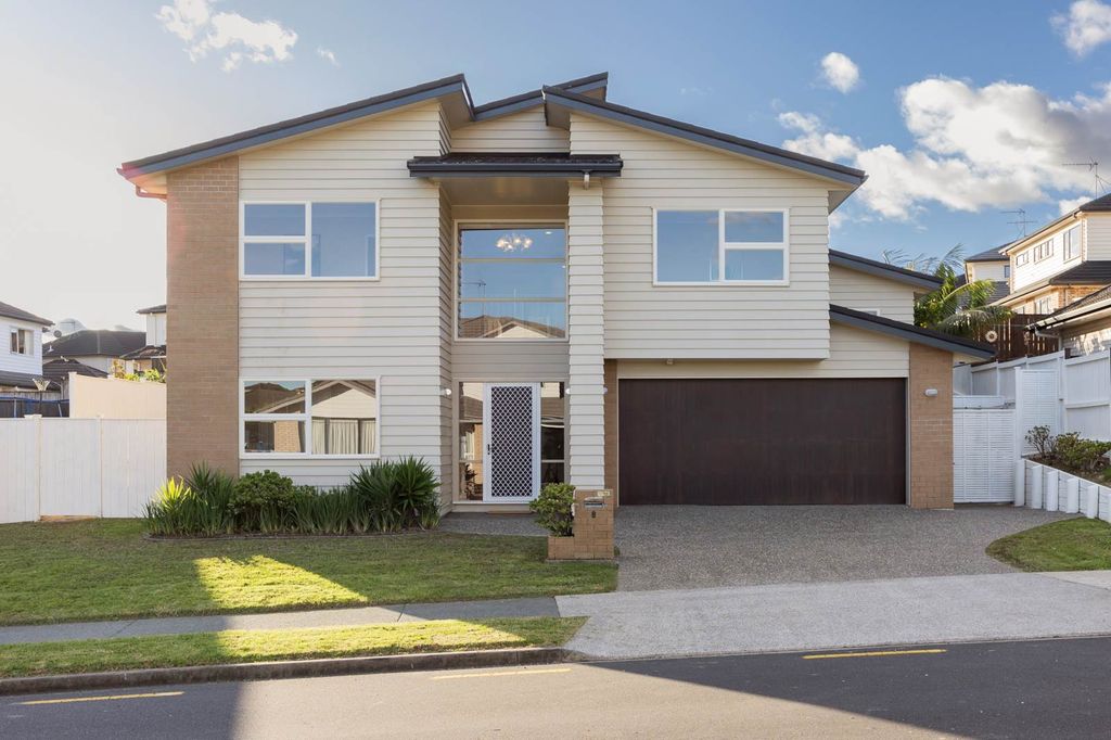 Sold 8 Kaitune Drive, Flat Bush realestate.co.nz