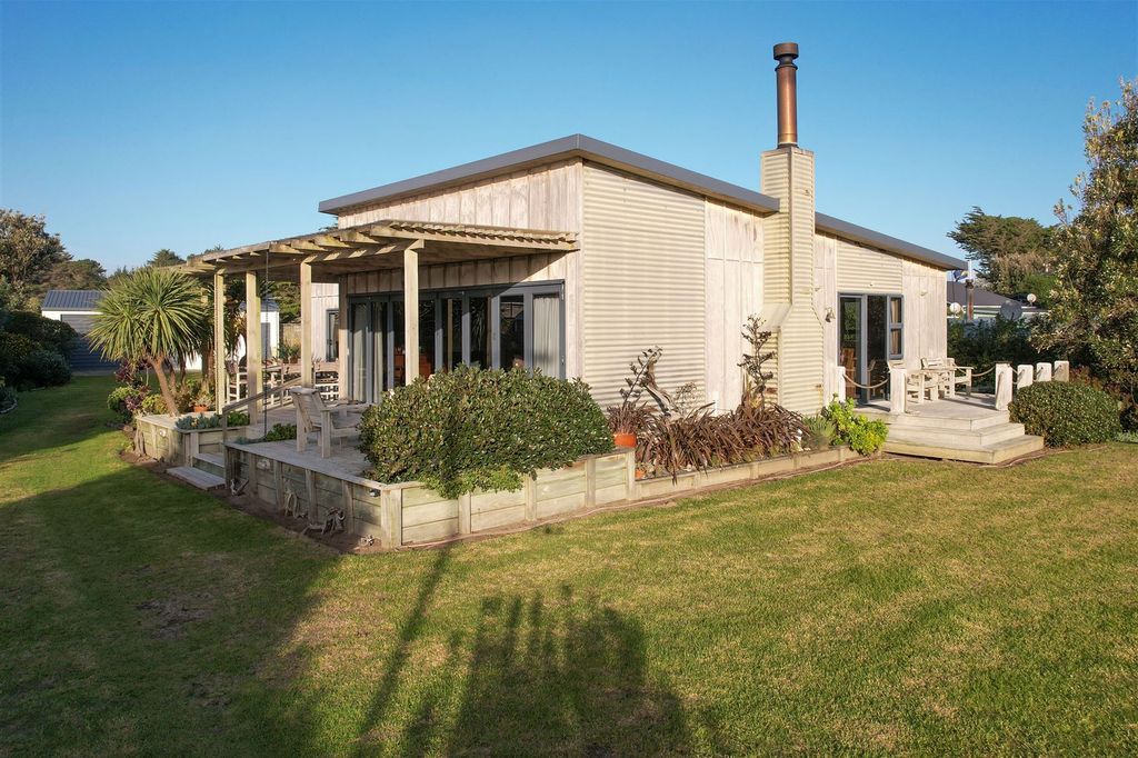 Property value 28 Kent Avenue, Waitarere Beach realestate.co.nz