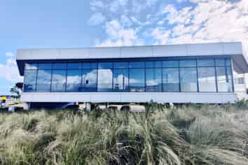 High profile showroom Auckland Airport 