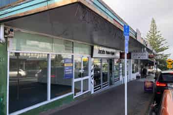 RETAIL ON BUSY MAIN ROAD