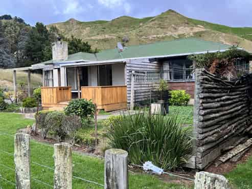 2411 Coast Road, Pongaroa