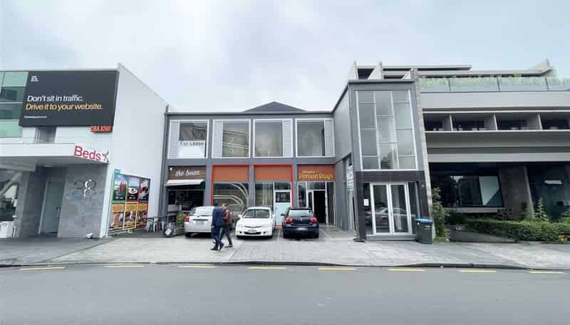 Ground/44 Broadway, Newmarket