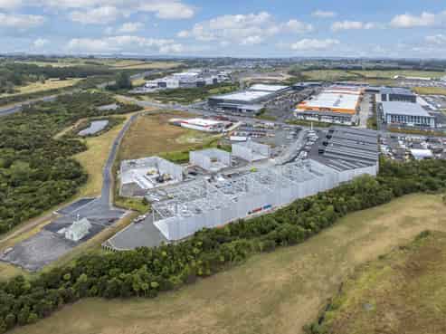 15 Showroom/warehouse units
