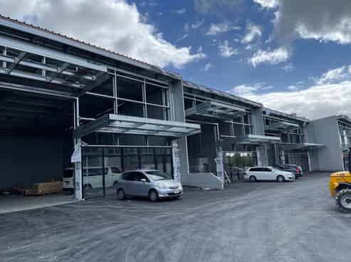 15 Showroom/warehouse units