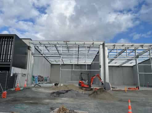 15 Showroom/warehouse units