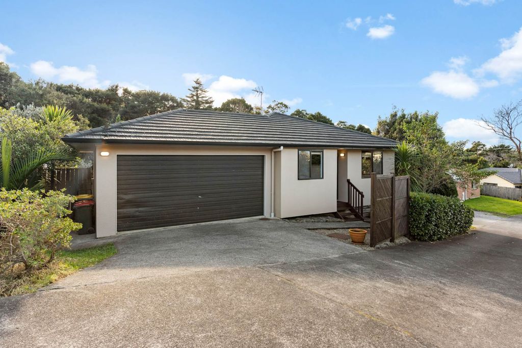 Sold 26 Dovey Place, Massey realestate.co.nz